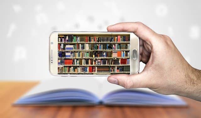 books-3348990_640-min